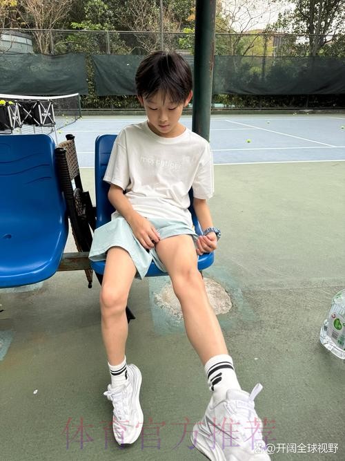 李苑鑫更新社媒分享训练中的趣味日常: 每日一投 李苑鑫更新社媒分享训练中的趣味日常: 每日一投